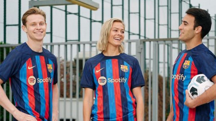 El Barcelona presenta su nueva equipación