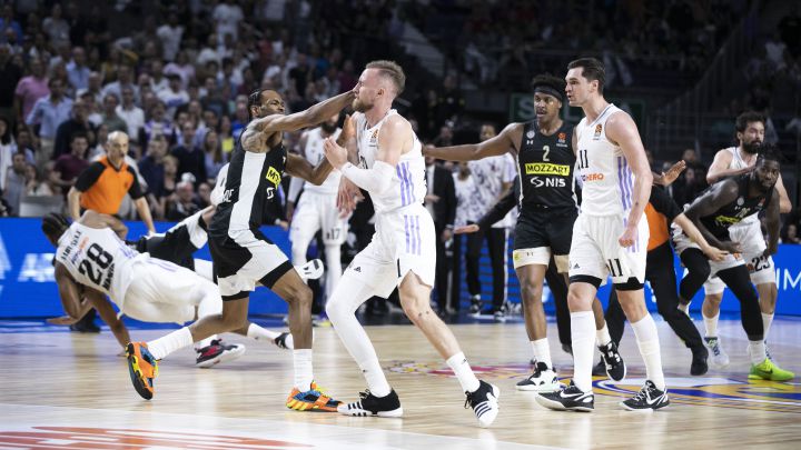 Las terribles imágenes de la tangana en el Real Madrid - Partizán