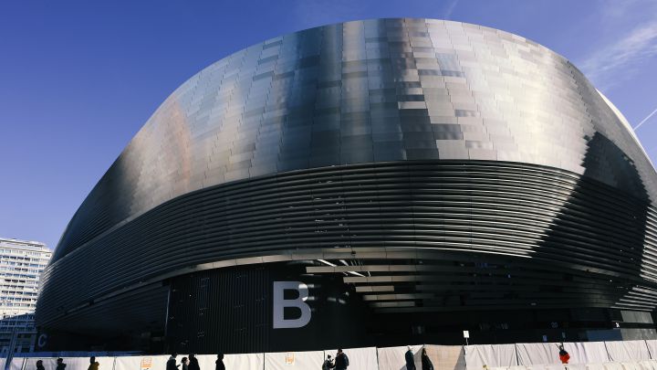 El exterior futurista del Bernabéu va cogiendo forma: de noche impresiona