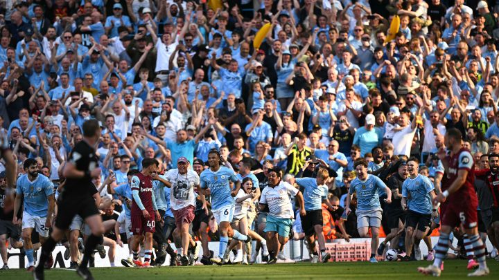 Invasión de alegría en el Ettihad por el título del Manchester City