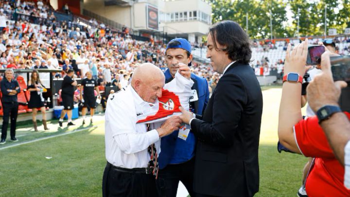 El fútbol homenajea al Rayo Vallecano en su centenario