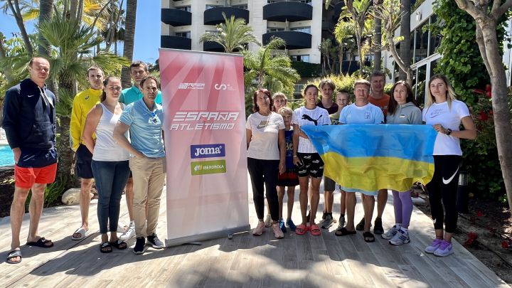 Imagen de los atletas ucranianos acogidos por la RFEA que se alojarán en Alfaz del Pi y seguirán entrenando en La Nucía.