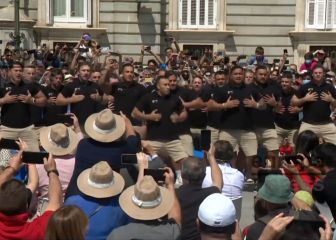 Los All Blacks realizan su mítica haka en pleno Madrid