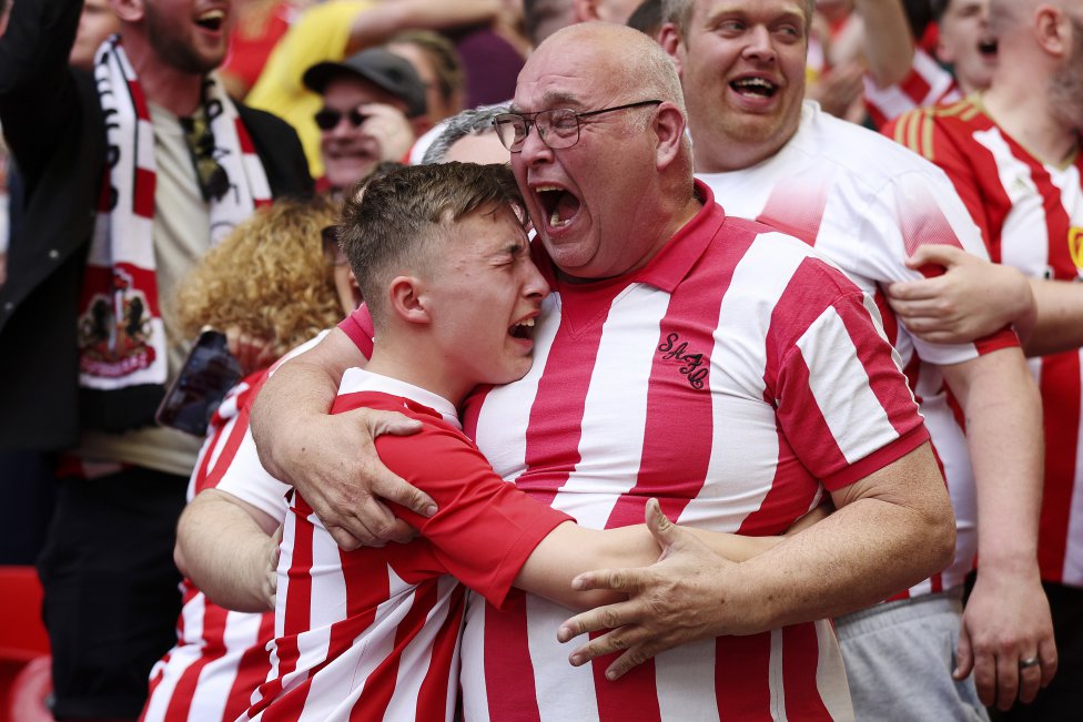 Lágrimas de alegría en los seguidores del Sunderland.