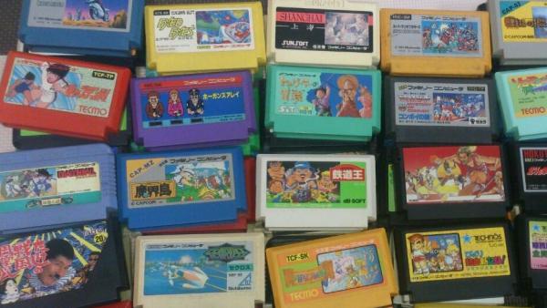 Mujer vende sin permiso más de 1000 juegos de NES de su marido