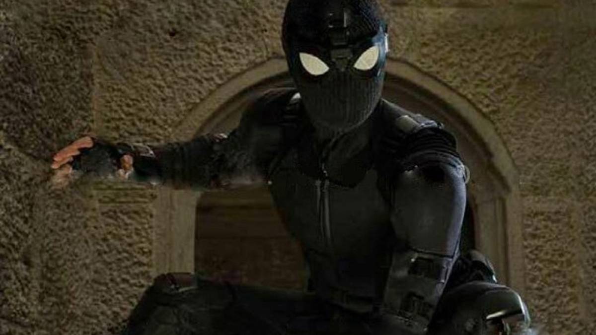 Objetado Remolque Bañera Así es el traje negro de Peter Parker en Spider-Man: Lejos de casa -  MeriStation