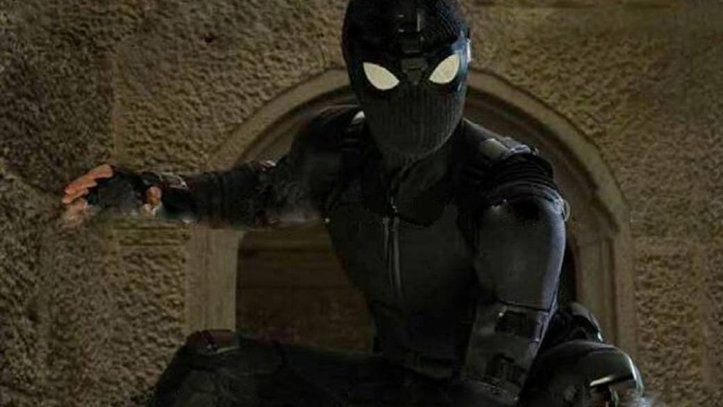 Así es el traje negro de Peter Parker en SpiderMan Lejos