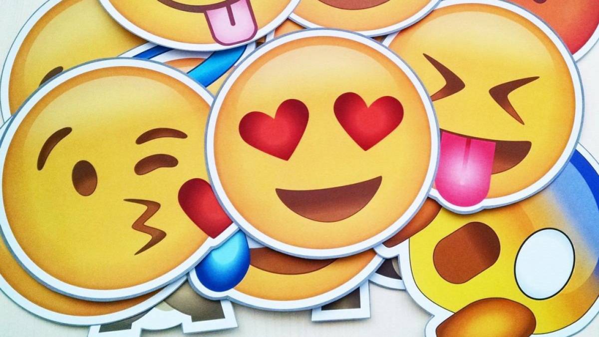 Cómo se diseñan y aprueban los emojis que usas a diario 