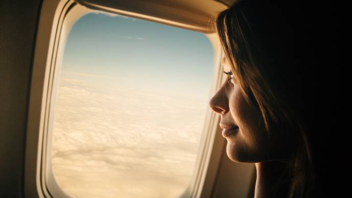 Por qué las ventanillas de un avión deben estar abiertas al despegar y aterrizar
