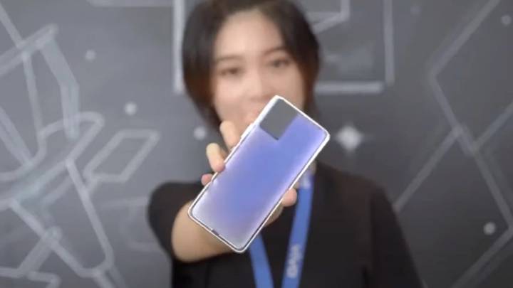 Presentan un móvil que cambia de color: vidrio electrocrómico