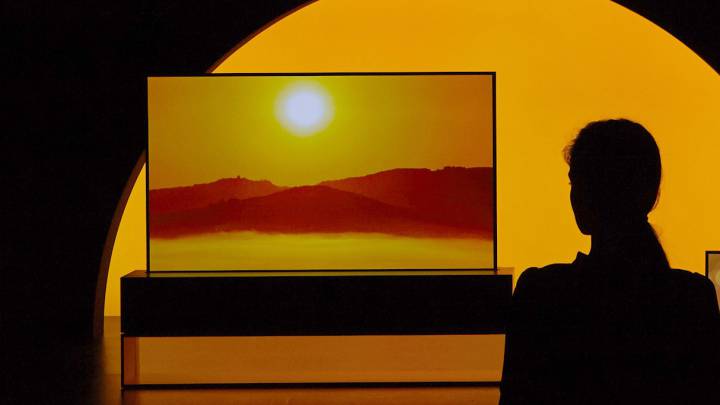 LG Oled R, una TV 4K enrollable de 74.000 euros ya a la venta
