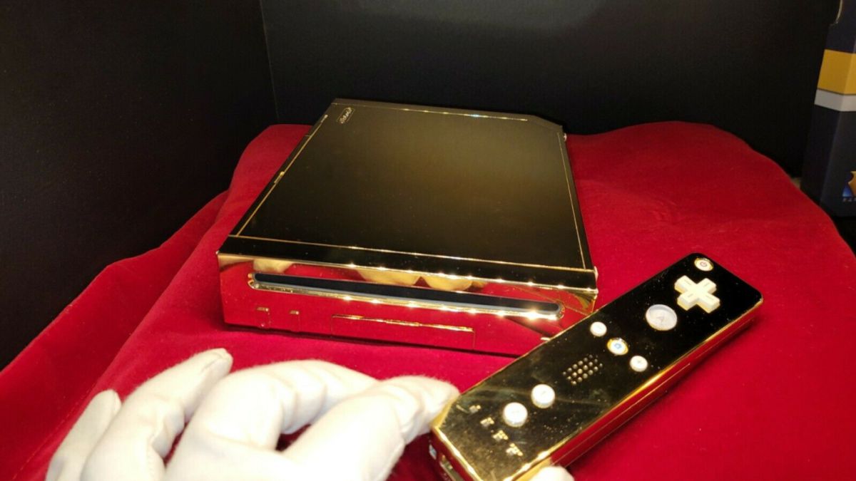 milagro Me sorprendió Generacion De locos: un coleccionista subasta la Nintendo Wii de oro diseñada para la  Reina Isabel II - MeriStation