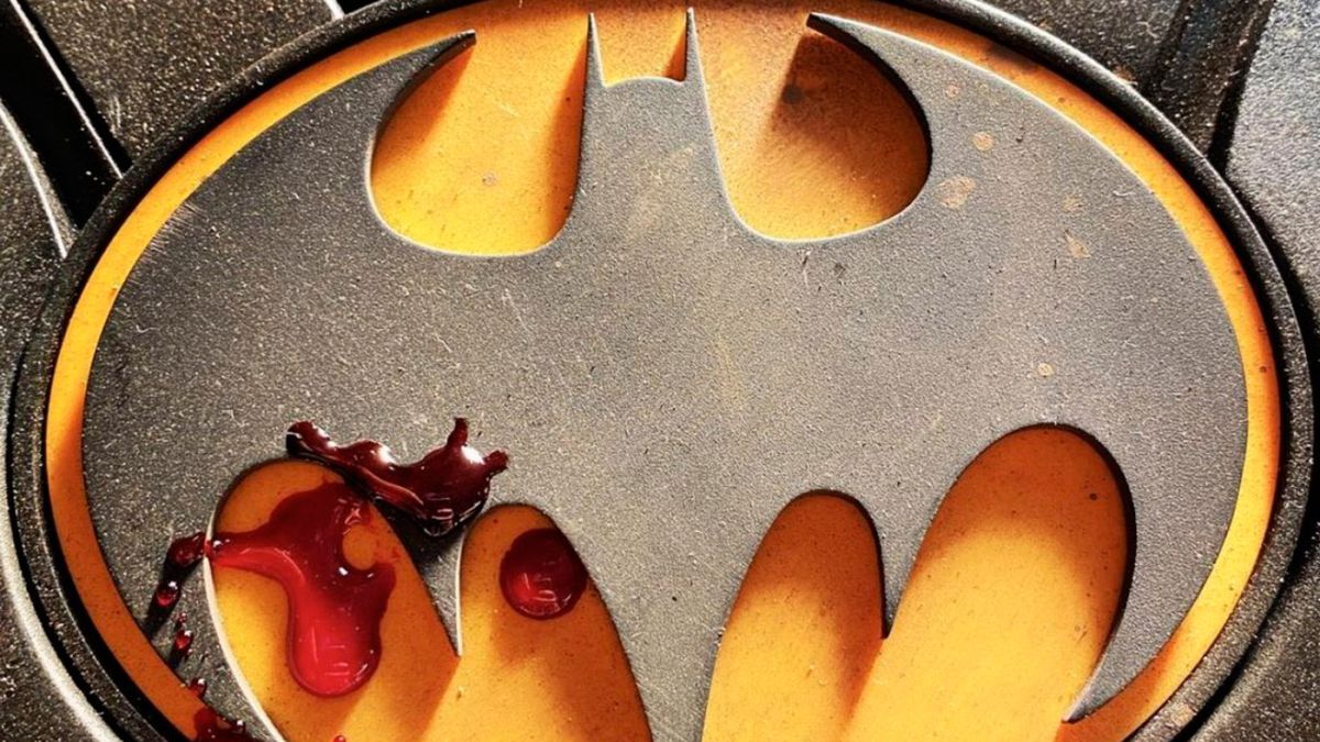 Primer teaser del traje de Batman de Michael Keaton en The Flash: símbolo  ensangrentado - MeriStation