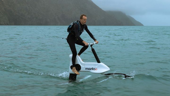 Con esta hidrobicicleta puedes pedalear sobre el agua a 20 km/h