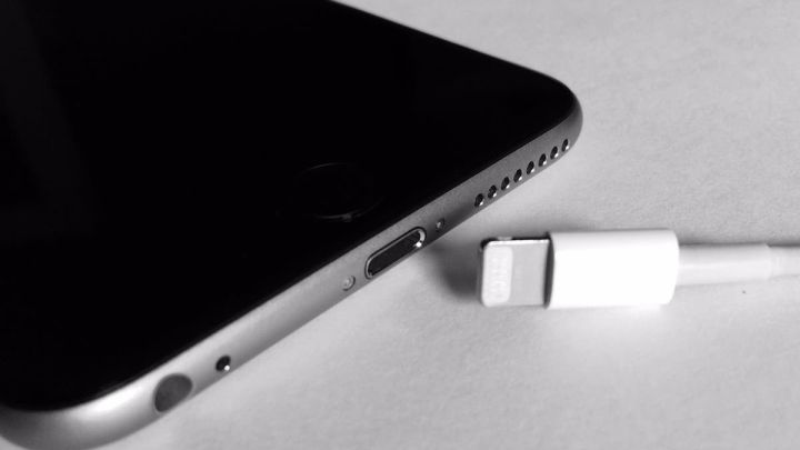 ¿El iPhone 14 con USB C y sin puerto Lightning? Europa vota que sí