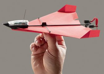 PowerUp 4.0, un avión de papel real que pilotas con el móvil