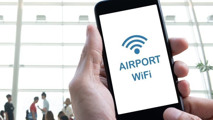 Por qué pierdes la señal Wi-Fi en un aeropuerto y cómo recuperarla