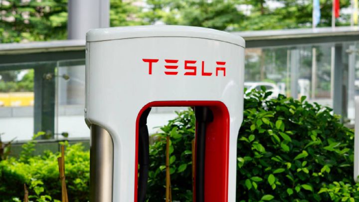Buenas noticias para los conductores de un Tesla en Europa: podrán usar cargadores ajenos a la compañía