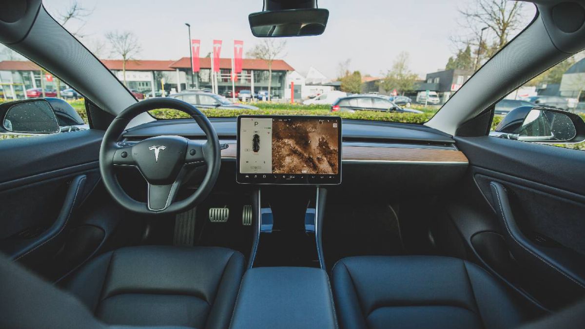 Nueva Pol Mica En Tesla El V Deo Que Public Mostrando Un Coche Que Se