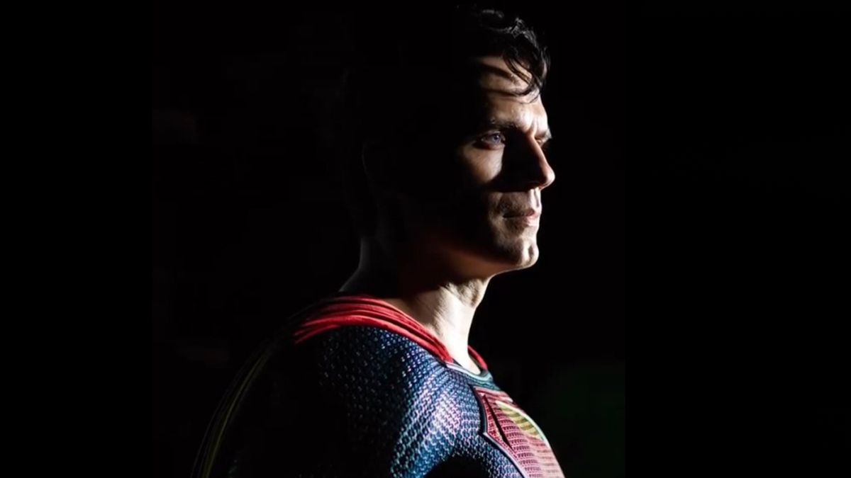 Henry Cavill makes official his return as Superman