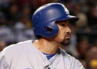 Adrián González se negó a hospedarse en hotel de Trump