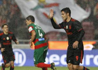Jiménez rompe sequía de 3 meses en goleada de Benfica
