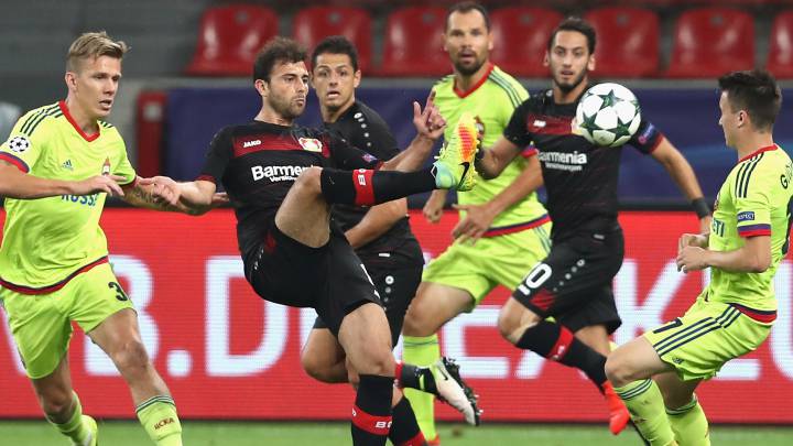 El Leverkusen busca el liderato y Chicharito Hernández romper su sequía