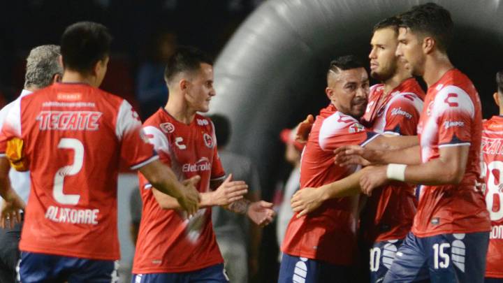 Veracruz venció a Querétaro en el arranque del Clausura 2017. El equipo escualo aprovechó la solitaria anotación de Leobardo López para terminar con los embates de Gallos Blancos.