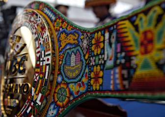 Presentan cinturón huichol para pelea Canelo vs. Chávez Jr.