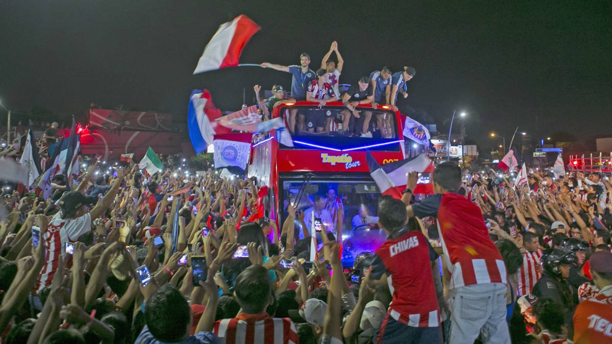 Chivas campeón  Multitudinario festejo en la Minerva por 