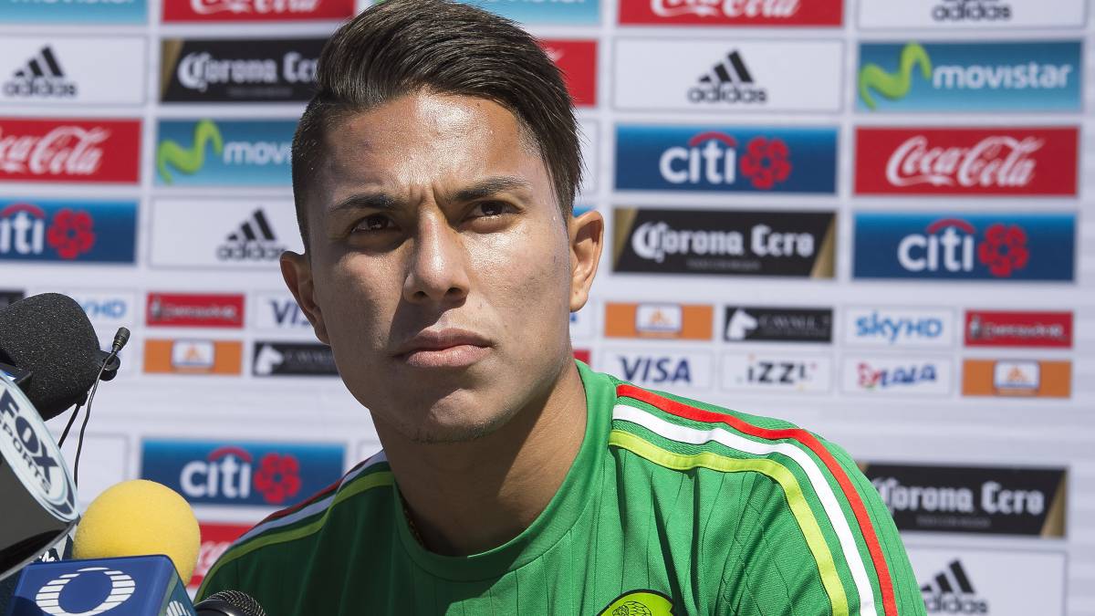 Carlos Salcedo seguirá en Europa, confirma José Luis 