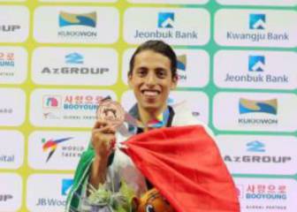 Carlos Navarro gana bronce y 'Chicharito' le cumple 'sueño'