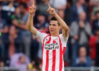 Lozano anota en su debut por el PSV y sale ovacionado