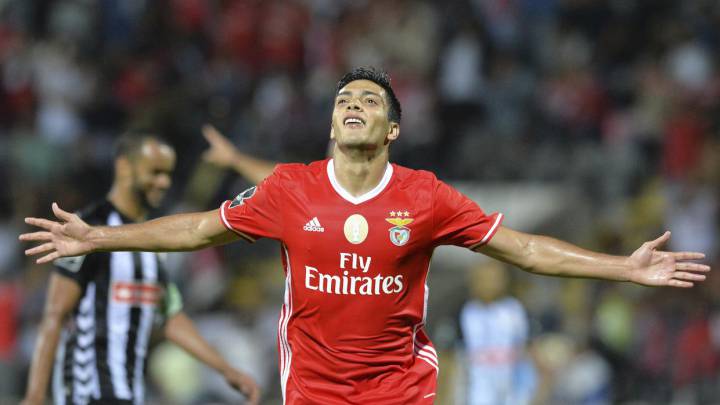 Raúl Jiménez se reencontró con el gol en Benfica