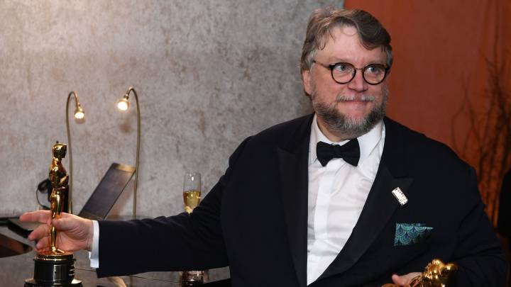 Guillermo del Toro negó tajantemente en 2016 ser aficionado al América y reveló en su cuenta de twitter que cuando era joven sintió afición al Atlas