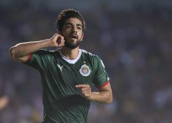 Rodolfo Pizarro tiene un pie fuera de Chivas