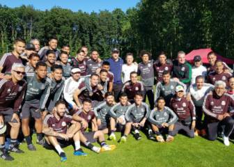 Selección Mexicana recibió visita de lujo: Peter Schmeichel