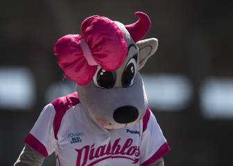 Los Diablos Rojos ayudan a aficionado a salir temprano del trabajo