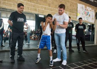 ‘Canelo’ a niños: “No busquen la fama, busquen la gloria”