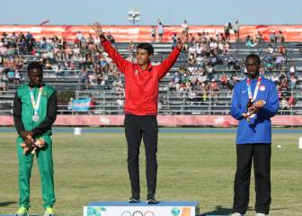 Mexicano gana el oro en 400 metros e izan al revés la bandera