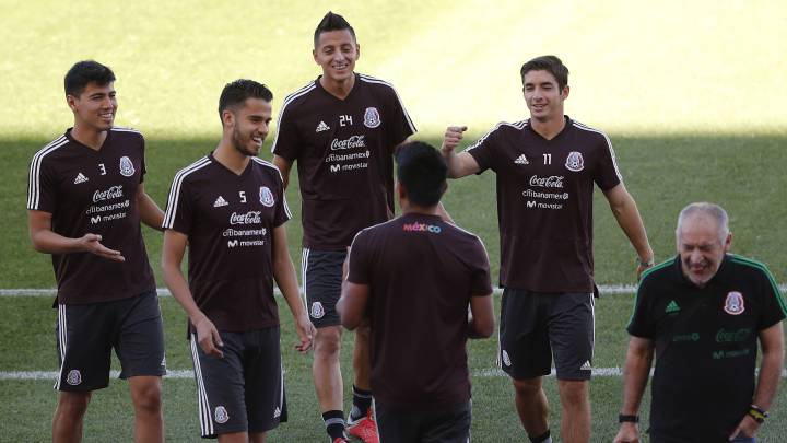 Jugadores de la Selección Mexicana durante la gira en Argentina de noviembre