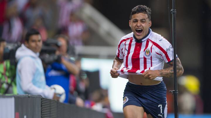 Luego de su hat-trick en el Clásico Tapatío ante Atlas, el delantero mexicano fue elegido en el equipo de la semana del FIFA 19 para el Ultimate Team.