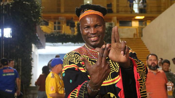 Príncipe Bantú de Camerún se declara aficionado de Tigres