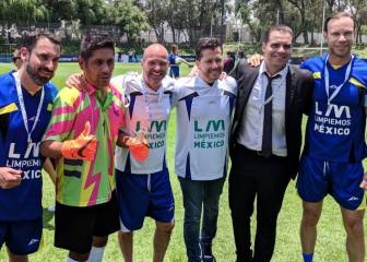 ¿Y el VAR? Comentarista Carlos Guerrero se queja de fuerte entrada de compañero