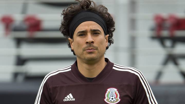 Guillermo Ochoa durante un entrenamiento con la Selección Mexicana.