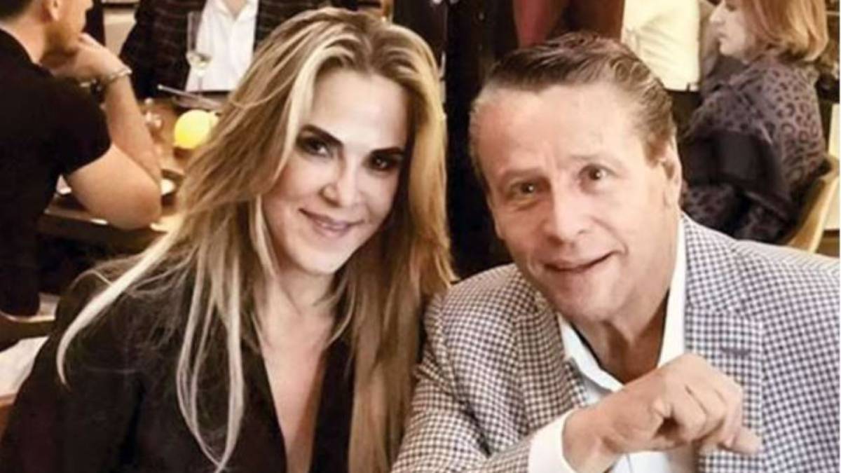 Alfredo Adame presume a su novia, Karla Ruíz AS México Alfredo Adame presume a su novia, Karla Ruíz AS México