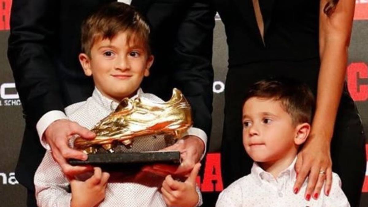 Hijos de Lionel Messi roban cámaras al 'pelear' por Bota de Oro - AS México