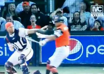 ¡Qué broncón! Bateador le dio con el bat al catcher en la LVBP