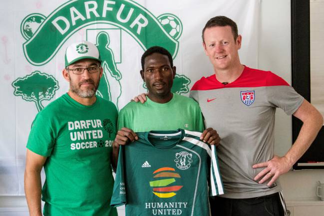 Gabriel Stauring, Moubarak Abdallah y Mark Hodson, Darfur United