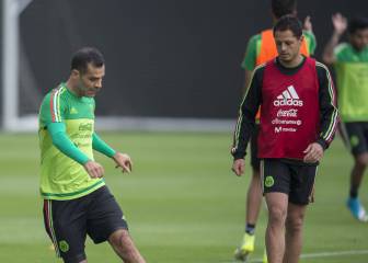 Chicharito pone a Hugo y Márquez en la cima